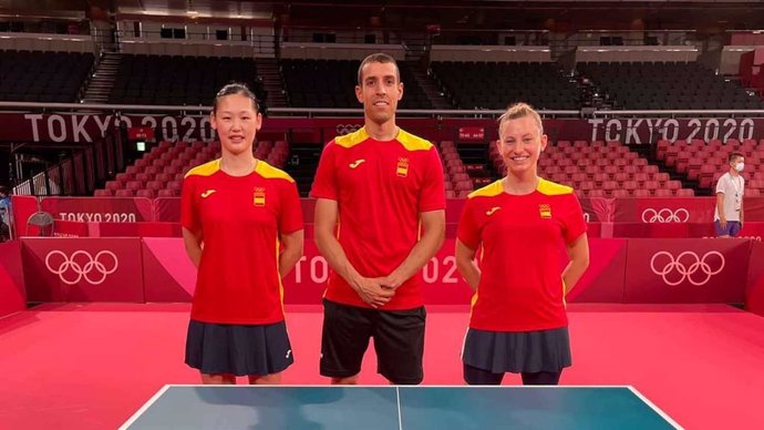 María Xiao, Galia Dvorak y Álvaro Robles, representantes españoles de tenis de mesa en los Juegos de Tokyo 2020.