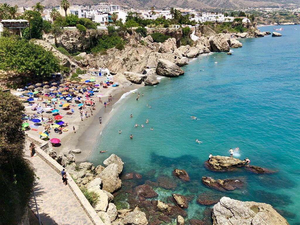 Un estudio de la UMA determina que la calidad de las playas de la Axarquía es "excelente" - Vimarsana News