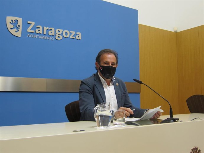 Archivo - El consejero municipal de Acción Social y Familia, Ángel Lorén