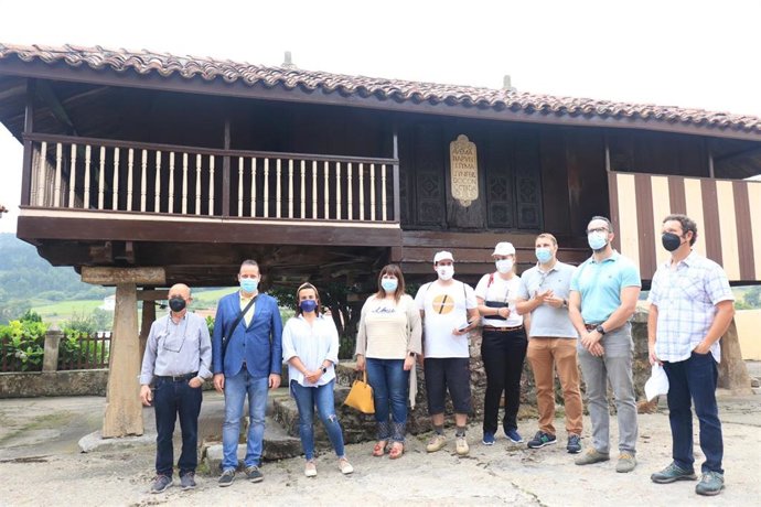 Visita a Carreño del presidente de la Junta General y diputados autonómicos