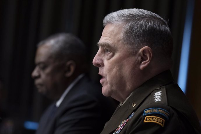 Archivo - HANDOUT - 10 June 2021, US, Washington: USDefense Secretary Lloyd Austin (L)and Chairman of the Joint Chiefs Of Staff General Mark Milley testify to the Senate Appropriations Committee regarding the fiscal year 2022 budget for the Defense De