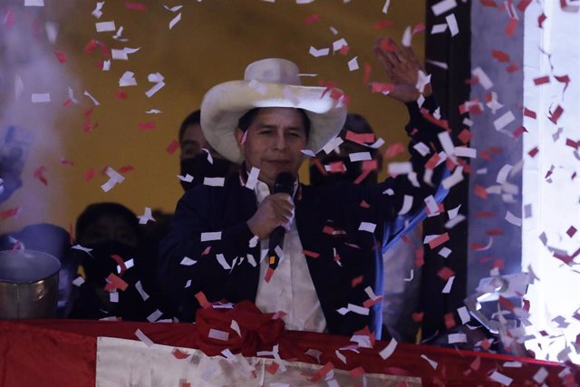 Pedro Castillo después de su proclamación como presidente electo