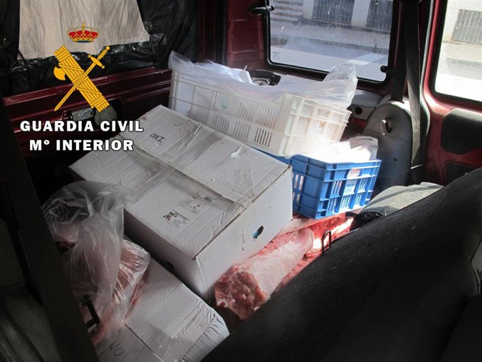 Archivo - Interior del vehículo con la carne sin refrigerar