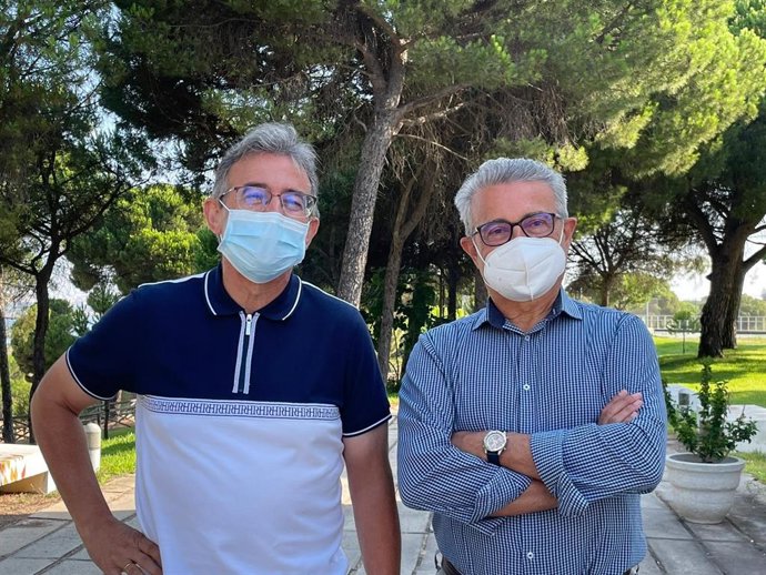 Francisco Ruiz y Joaquín Rodríguez, codirectores del encuentro 'Doñana: de Neandertales, menhires y elefantes'.