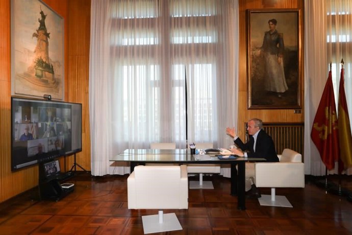 Archivo - Alcaldes de diez ciudades de España de distinto signo político, entre ellos el de Zaragoza, Jorge Azcón, han acordado solicitar una reunión con la ministra de Hacienda, Maria Jesús Montero