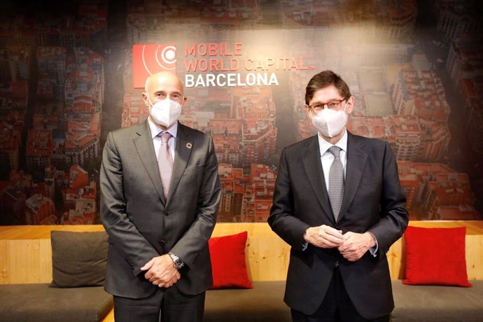 El president de CaixaBank, José Ignacio Goirigolzarri, i el CEO del MWCapital, Carlos Grau