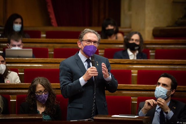 Arxiu - El conseller d'Economia de la Generalitat, Jaume Giró, al Parlament