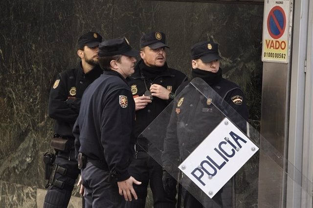 Archivo - Policías. Foto de recurso