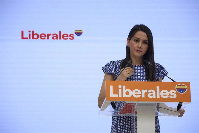 La presidenta de Ciudadanos, Inés Arrimadas, en una rueda de prensa en la sede del partido en Madrid.