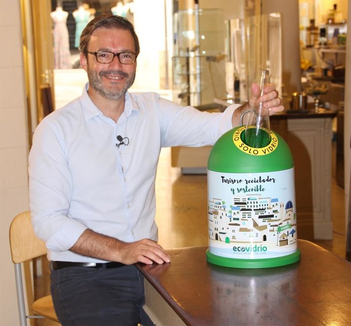 El alcalde de Palma, José Hila, en la promoción de la campaña Bandera Verde de Ecovidrio