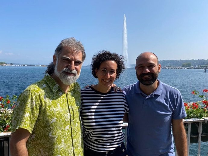 El presidente de mnium Cultural, Jordi Cuixart, y el vicepresidente de la entidad, Marcel Mauri, se reúnen con la secretaria general de ERC, Marta Rovira, en Ginebra (Suiza)