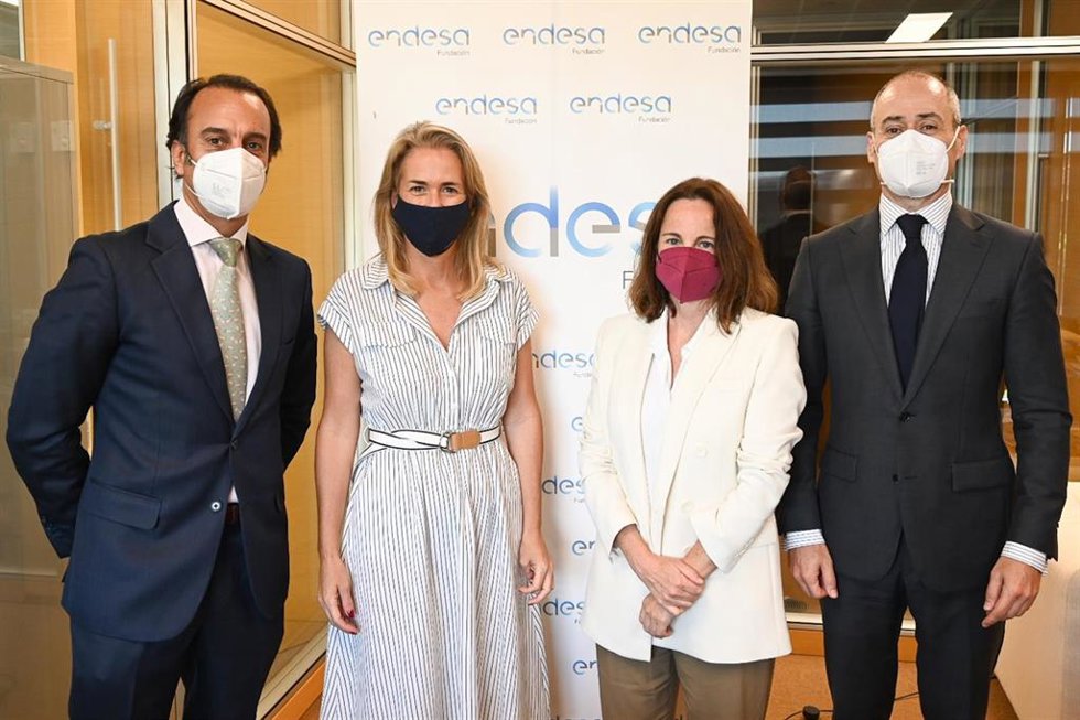 Firma del acuerdo entre Fundación Endesa y Michael Page.