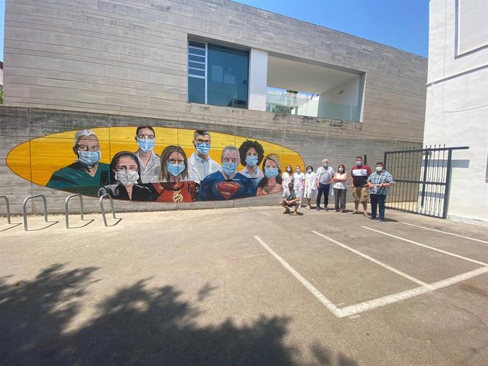 Un mural de Tmx homenajea a los sanitarios en Bellreguard (Valencia)