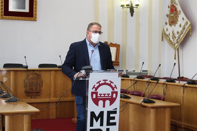 El alcalde de Mérida, Antonio Rodriguez Osuna, en rueda de prensa