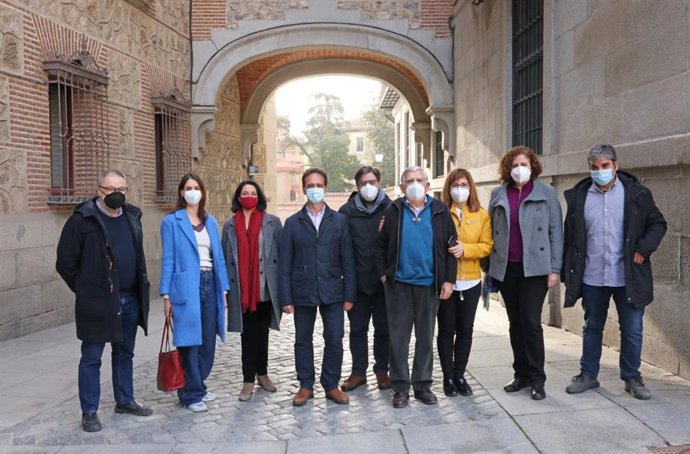 Archivo - La portavoz de Más Madrid en el Ayuntamiento, Rita Maestre, y parte del grupo municipal
