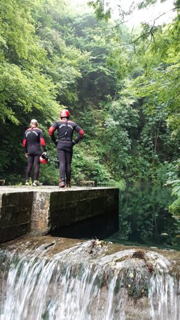 Agentes de la Ertzaintza en Usurbil.