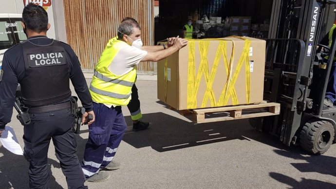 La Policía de Elche intercepta un vehículo que portaba 51 paquetes de tabaco de contrabando