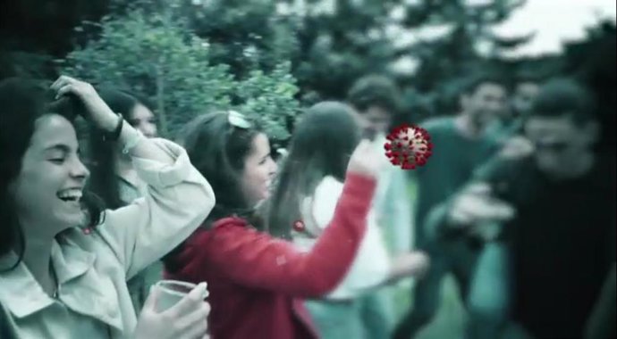 Escena de la campaña audiovisual para prevenir el contagio entre los jóvenes.