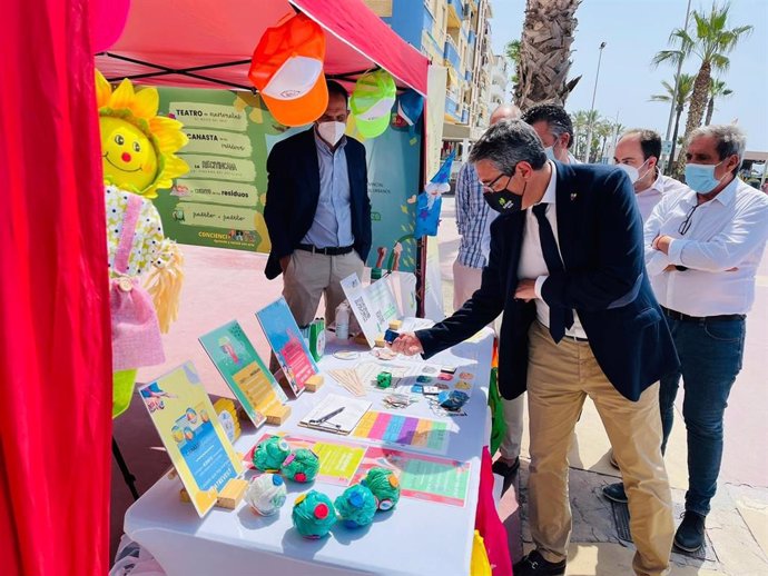 La Diputación impulsa una campaña para fomentar el reciclaje de envases en municipios costeros de Axarquía