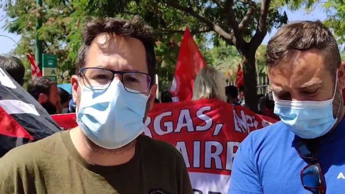 José Ignacio García ante el Parlamento andaluz con los trabajadores de Airbus.