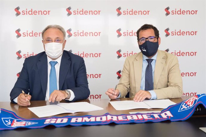 José Antonio Jainaga, Presidente de Sidenor, y Jon Larrea, Presidente de la SD Amorebieta, firman el acuerdo de patrocinio.