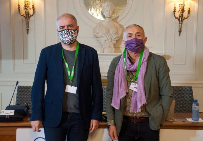 Unai Sordo y Pepe Álvarez, Secretarios Generales de CCOO y UGT, a su llegada al curso de economía organizado por la APIE en la UIMP de Santander.