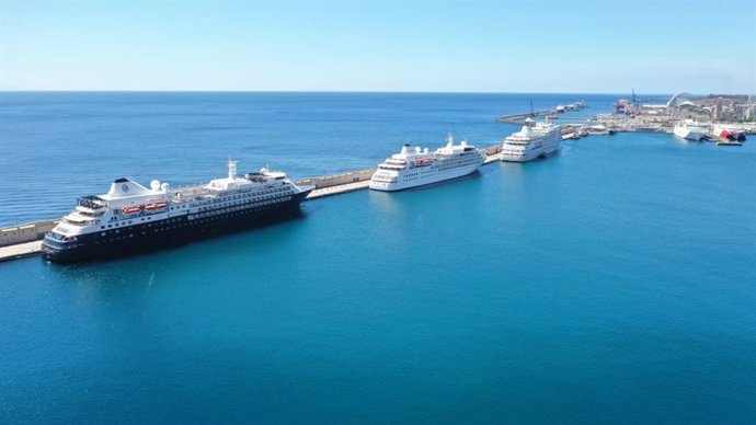 Archivo - Buques de la naviera Silversea Cruises atracados en el puerto de Santa Cruz de Tenerife.