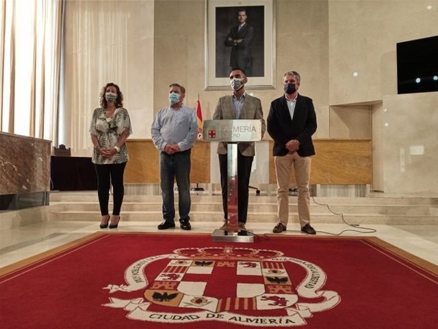 Fernández-Pacheco anuncia la suspensión de la Feria de Almería