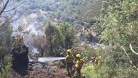 Estabilizado el incendio de Candeleda (Ávila) donde trabajan hasta doce medios aéreos