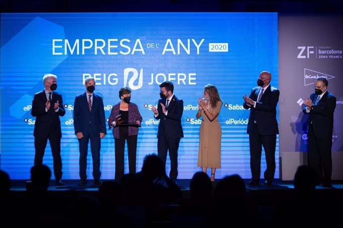 El president de la Generalitat, Pere Aragons, i la ministra de Transports, Raquel Sánchez, lliuren el premi Empresa de l'Any d''El Periódico' a Reig Jofre