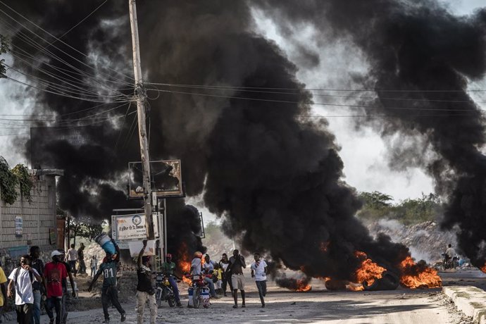 Archivo - Una manifestación contra el presidente haitiano Jovenel Moise en Puerto Príncipe.