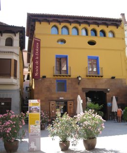 Archivo - Cartel informativo en el Mesón y Museo de la Dolores de Calatayud