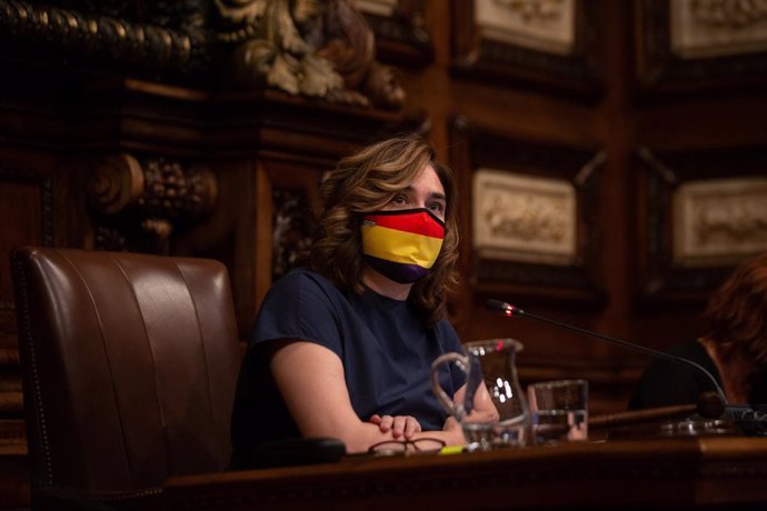Colau en el ple de l'Ajuntament de Barcelona