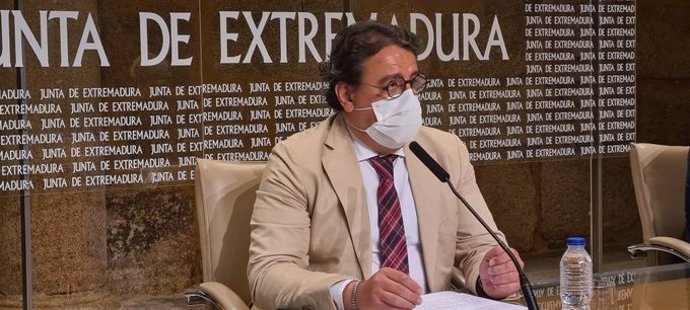 El cosnejero de SAnidad, José María Vergeles, en rueda de prensa