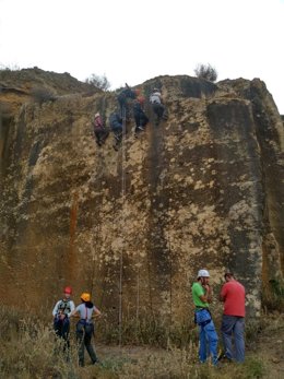 Alumnos durante las prácticas de la pasada edición del curso 'Introducción a la espeleoarqueología aplicada: el estudio de las minas de agua'