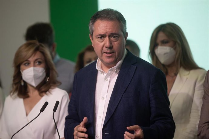 El candidato socialista a la Presidencia de la Junta de Andalucía, Juan Espadas, ofrece una rueda de prensa en su proclamación como secretario general del PSOE de Andalucía por la Comisión de Ética de la federación socialista. En la sede del PSOE-A, a 2