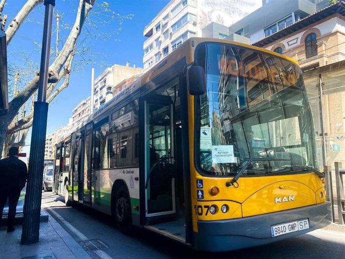 Archivo - Autobús urbano