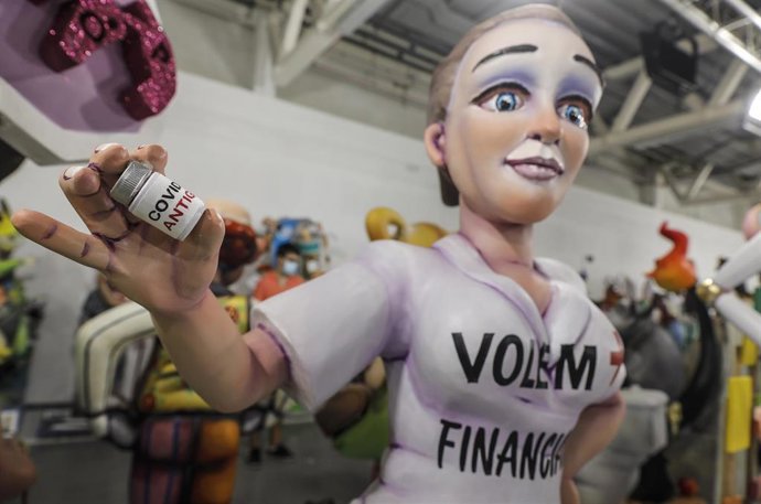 Una de las figuras alusivas a la pandemia que se pude ver en la Exposició del Ninot de las Fallas de Valncia 2021