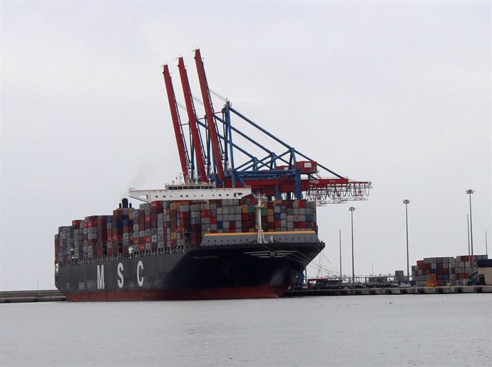 Archivo - Málaga.- Puertos.- El Puerto de Málaga recibe en una semana dos de las mayores buques portacontenedores de su historia