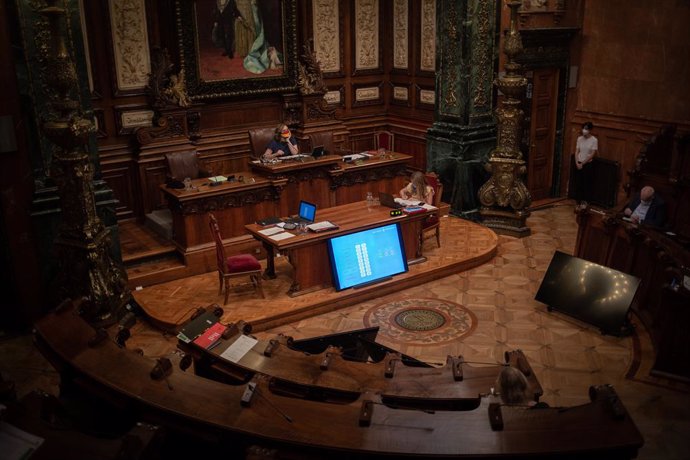 Vista general de la sessió plenria a l'Ajuntament de Barcelona