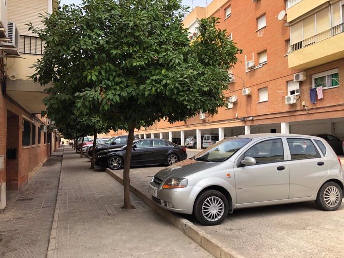 Una de las calles de la Barriada de Rabesa de Alcalá de Guadaíra que será objetos de mejora.