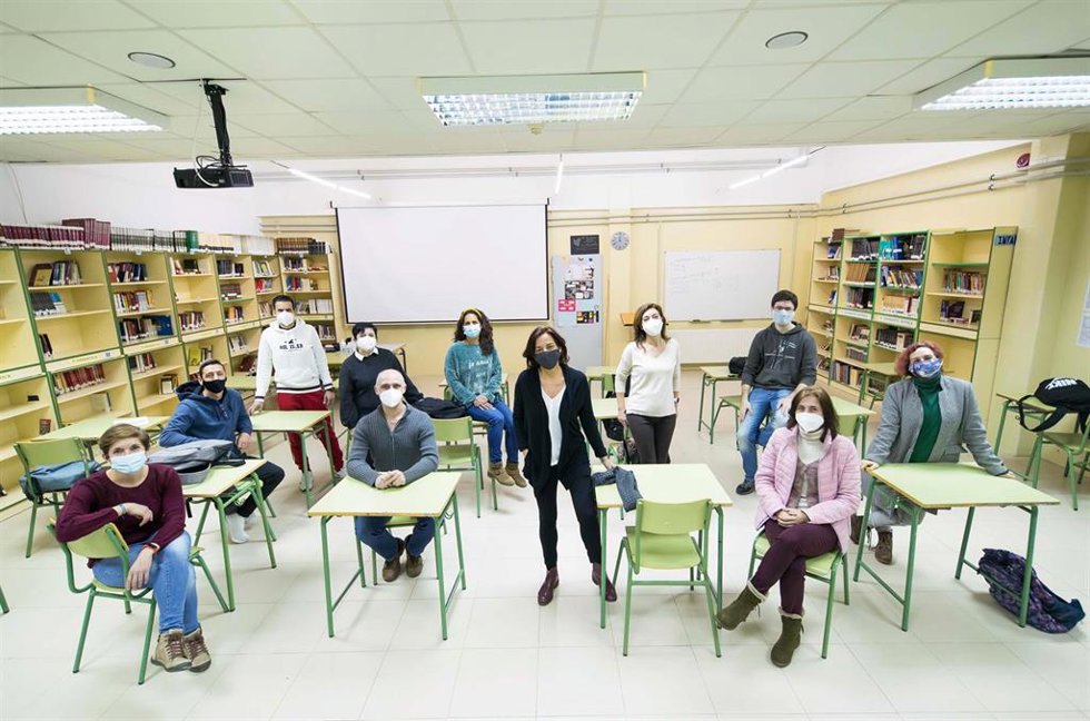 Archivo - Equipo de docentes del IES Valmayor de Madrid. 