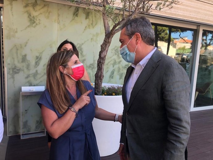 Irene García con Juan Espadas