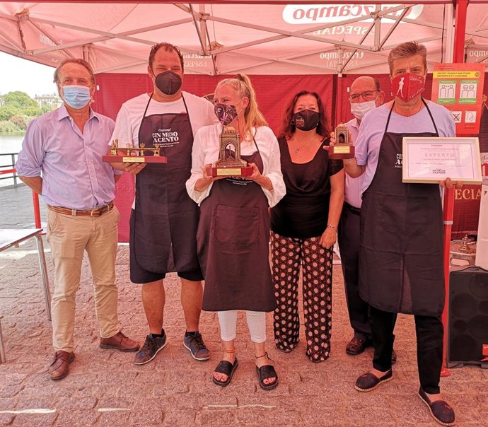 Concurso de tiradores de cerveza de la Velá de Triana