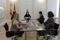 Más Madrid replica a Ayuso que sus reuniones con oposición fueron sin antelación, orden del día y 2 minutos por portavoz