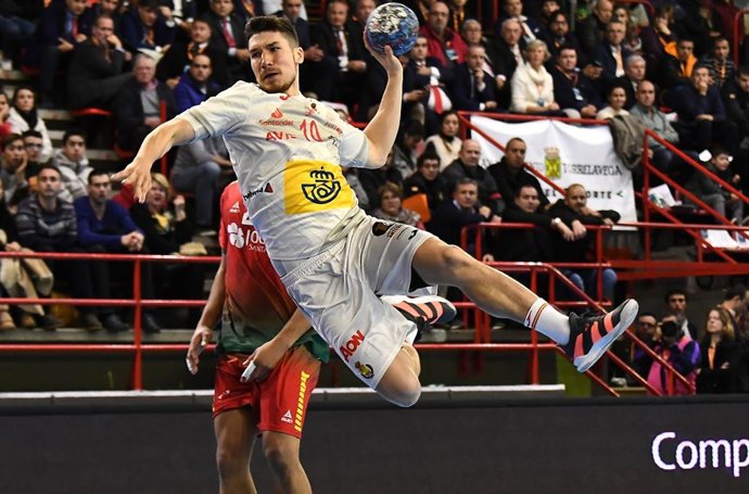 Archivo - Alex Dujshebaev, en un partido con la selección española de balonmano.