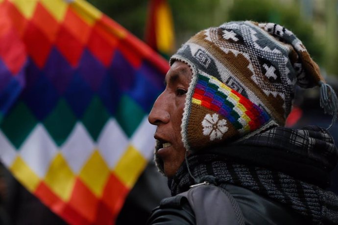 Archivo - Un simpatizante del expresidente Evo Morales en una protesta en La Paz, Bolivia. 