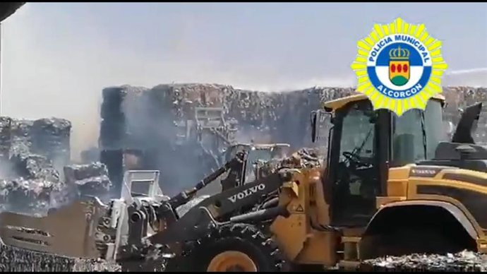 Incendio en una empresa papelera de Alcorcón.