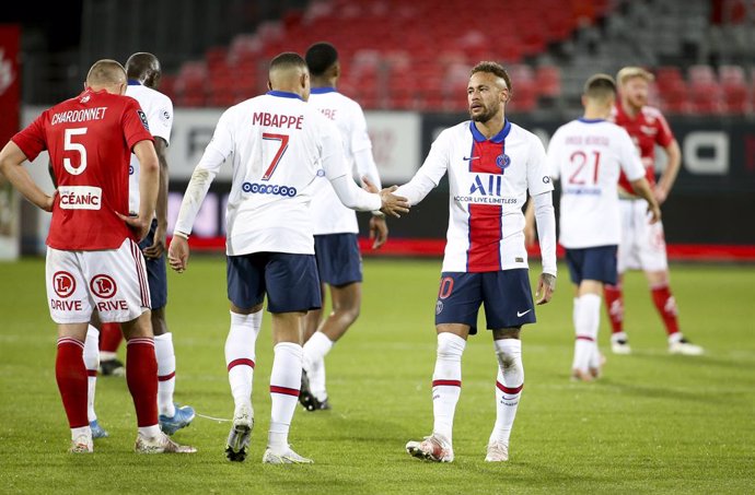 Archivo - Kylian Mbappe of PSG celebrates his goal with Neymar Jr during the French championship Ligue 1 football match between Stade Brestois 29 and Paris Saint-Germain (PSG) on May 23, 2021 at Stade Francis Le Ble in Brest, France - Photo Jean Catuffe