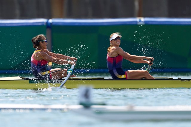 Las españolas Aina Cid (izda) y Virginia Díaz (dcha) en la prueba de dos sin timonel de Tokyo 2020